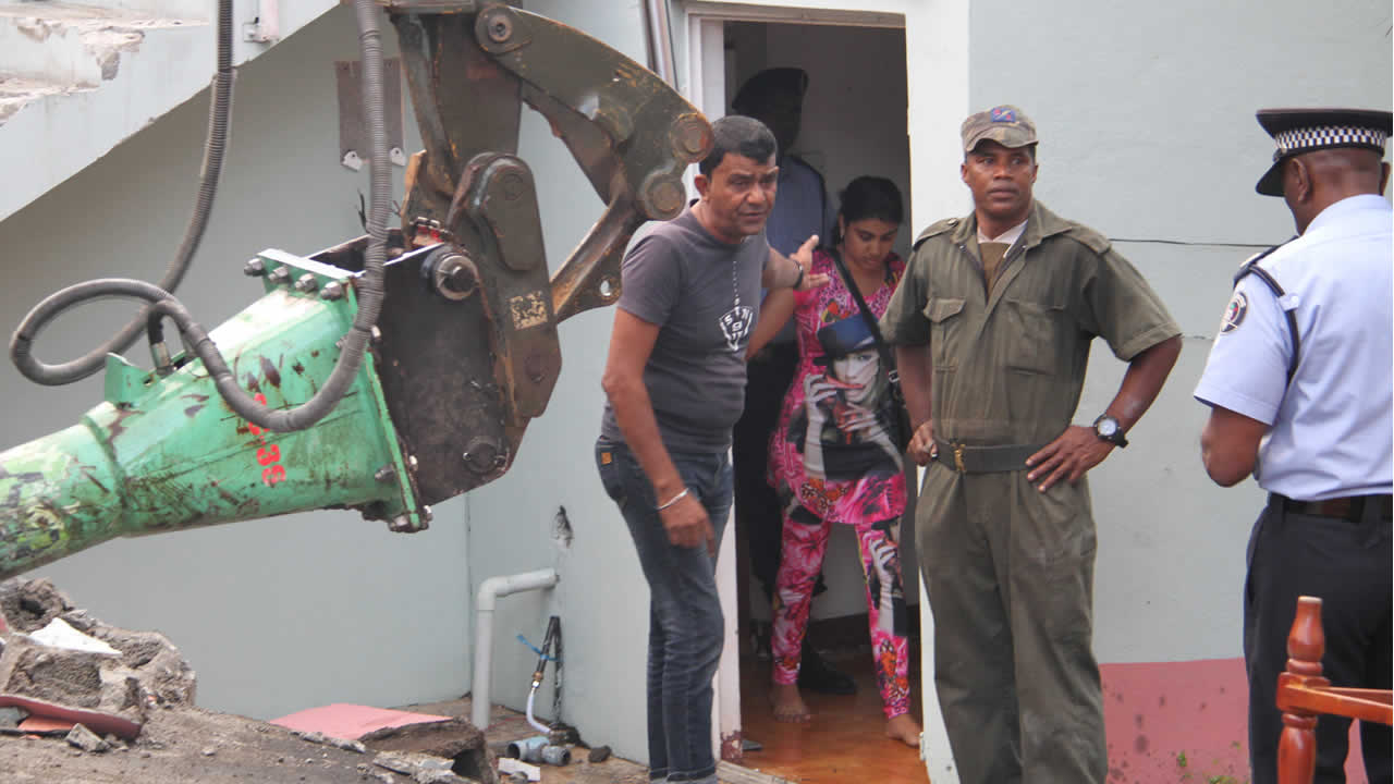 Azam Rujubali et sa fille
