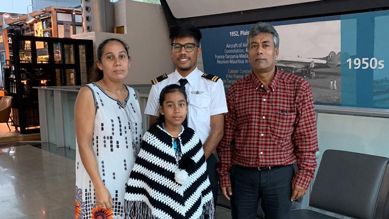 Mowsadeck Bheenick, accompagné de son fils pilote de profession en Afrique du Sud, son épouse Mariam et sa benjamine Ilma.
