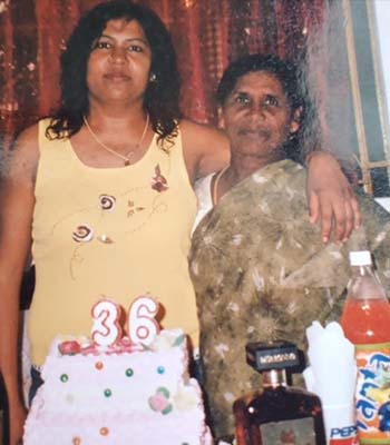 Il y a quelques années, Savitree Goinddoo a pris une photo avec sa mère Ponnu Armoogum. 