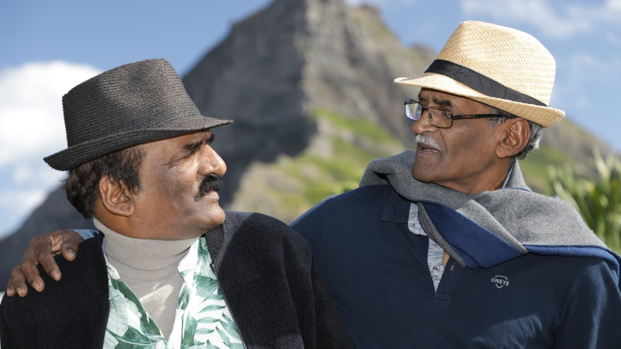 L’émission ‘Sega lontan’ rend hommage aux vétérans de la musique locale, comme Ram et son frère Nitish Joganah (à gauche).  