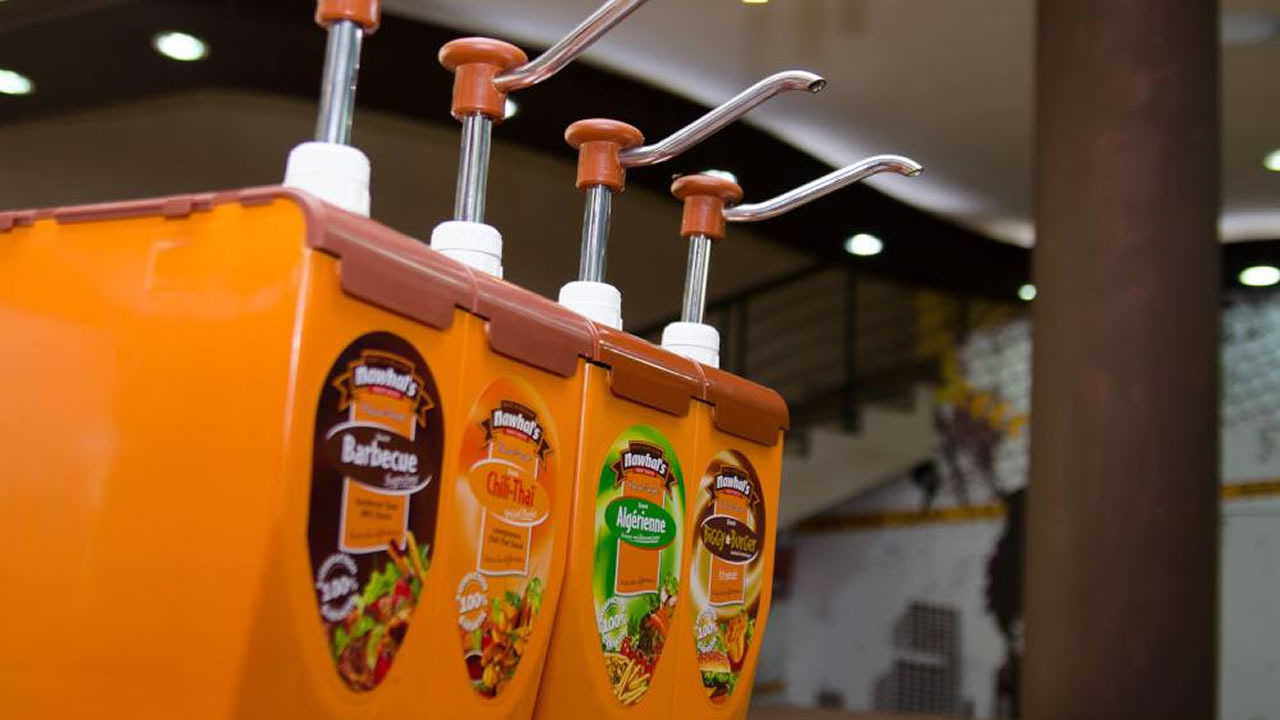 Le succès des tacos et autres produits d’Urban Food Maker réside aussi dans son large choix de sauces de la marque Nawhal’s.