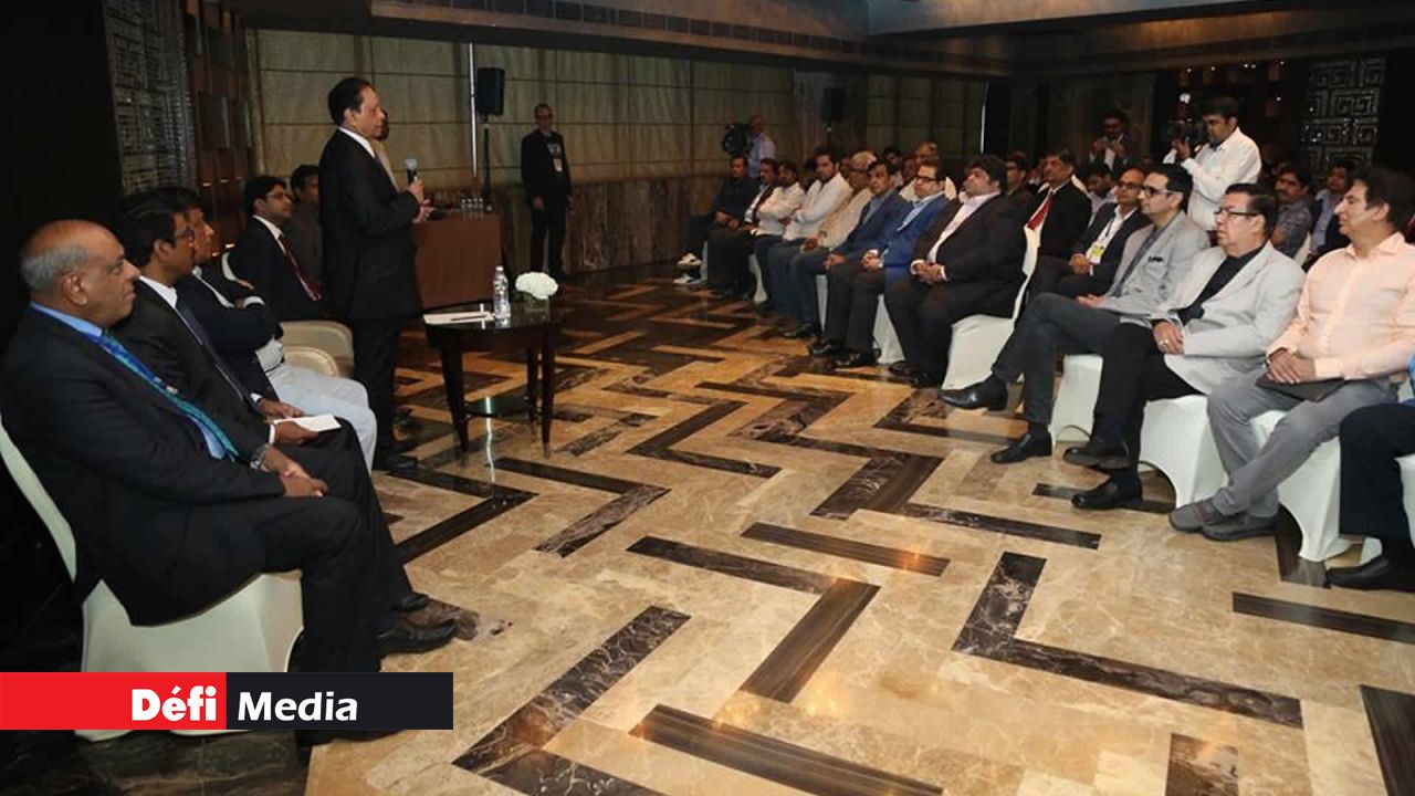 Le Premier ministre s’addressant à une assistance composée essentiellement
des cinéastes de Bollywood lors de sa visite en Inde en novembre 2015.