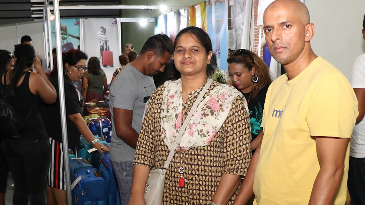 Shakeel et Parweza Noor Hassan ont déjà pris trois sets de valises chez A.B Desai.