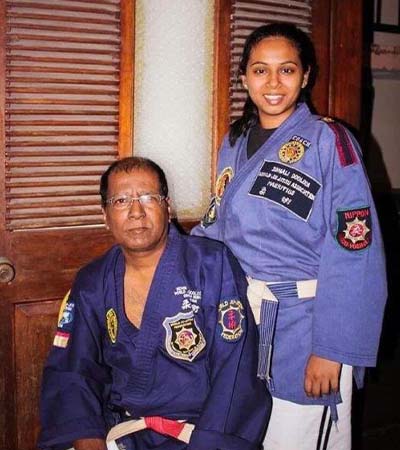 Me Sonali Doolooa a été initiée au Jiu-Jitsu par son père, Sad Doolooa.