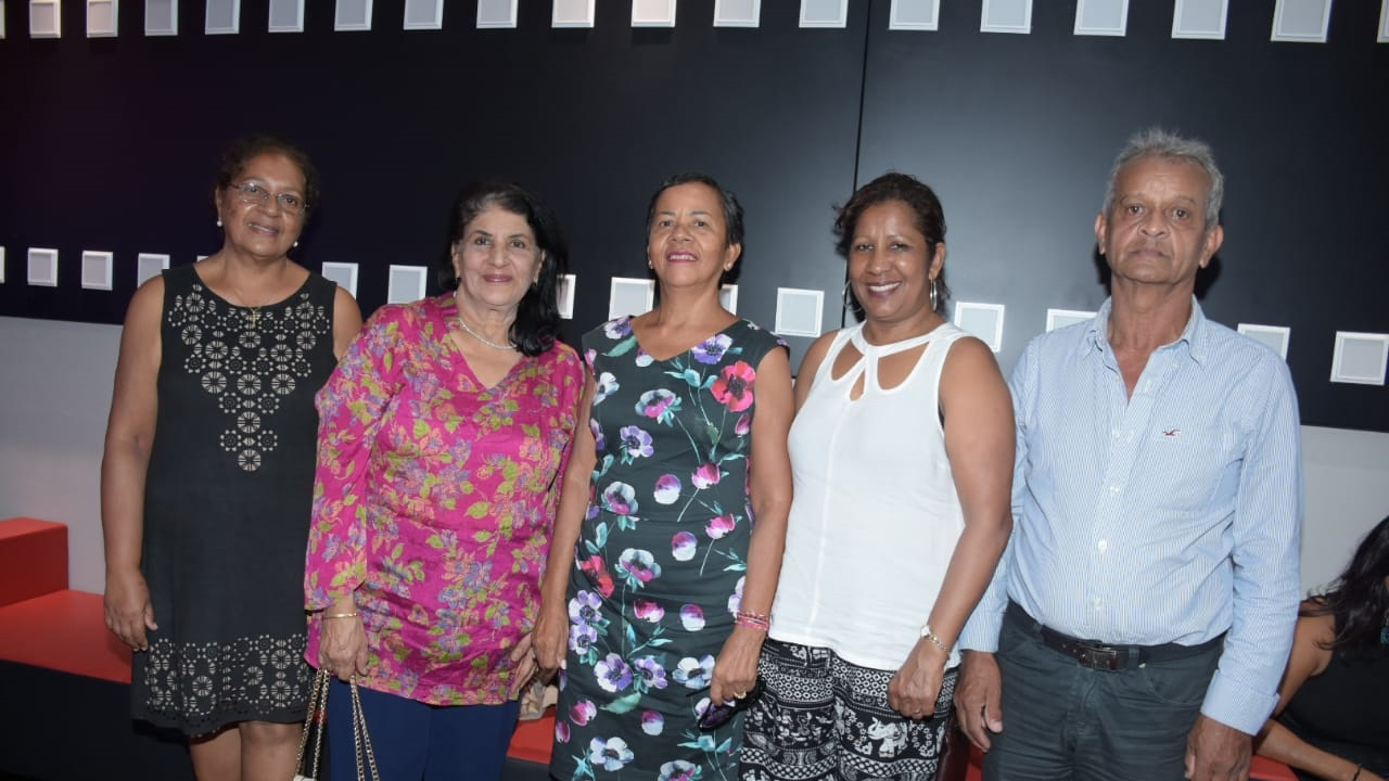 Lucette Magembe, mère du réalisateur, Indira Jetshan, Jenny Marie Sunter, Marianne Bissesur et Jean Bissesur.