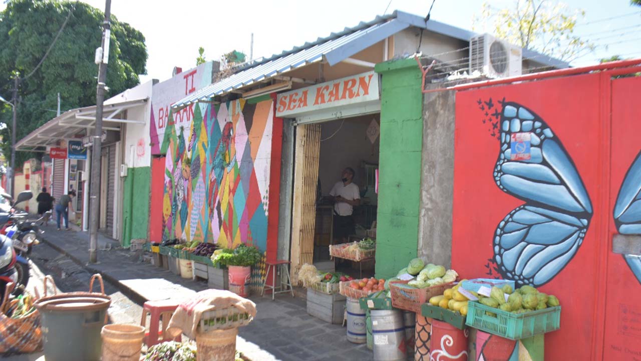 Des fresques par des jeunes artistes mauriciens dans les ruelles de China Town.