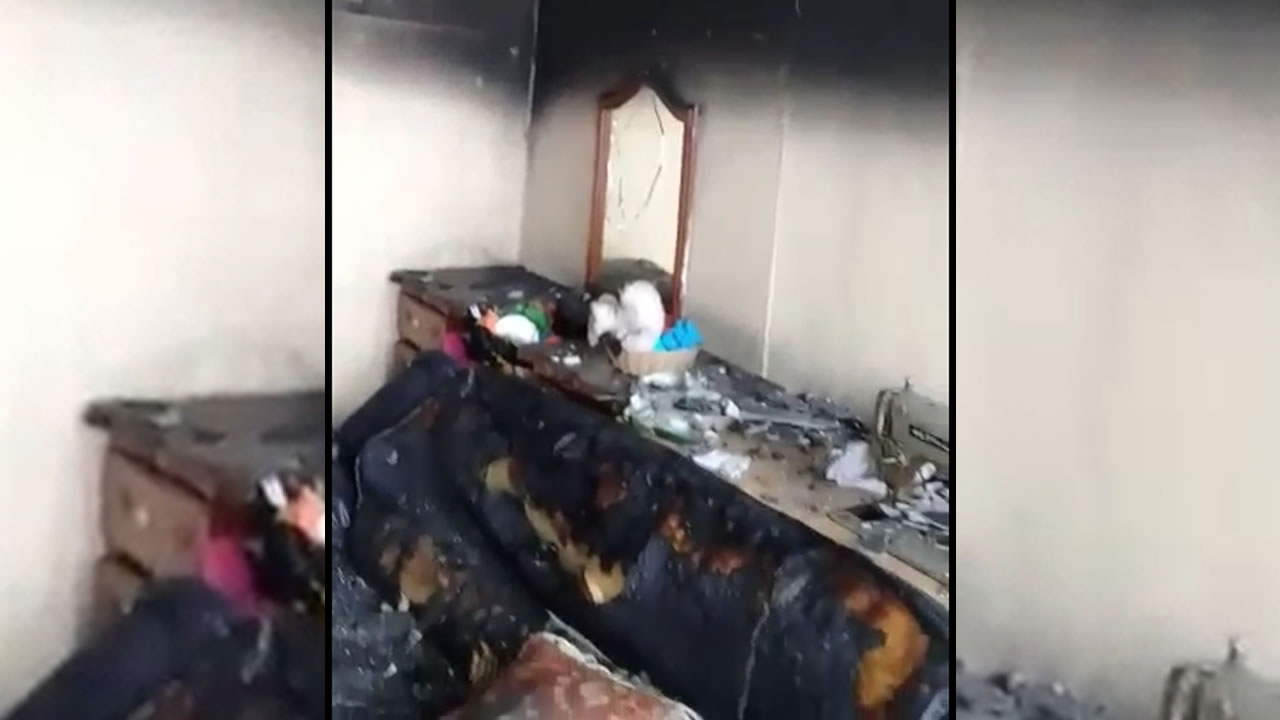Trois pièces de la maison ont été la proie des flammes.