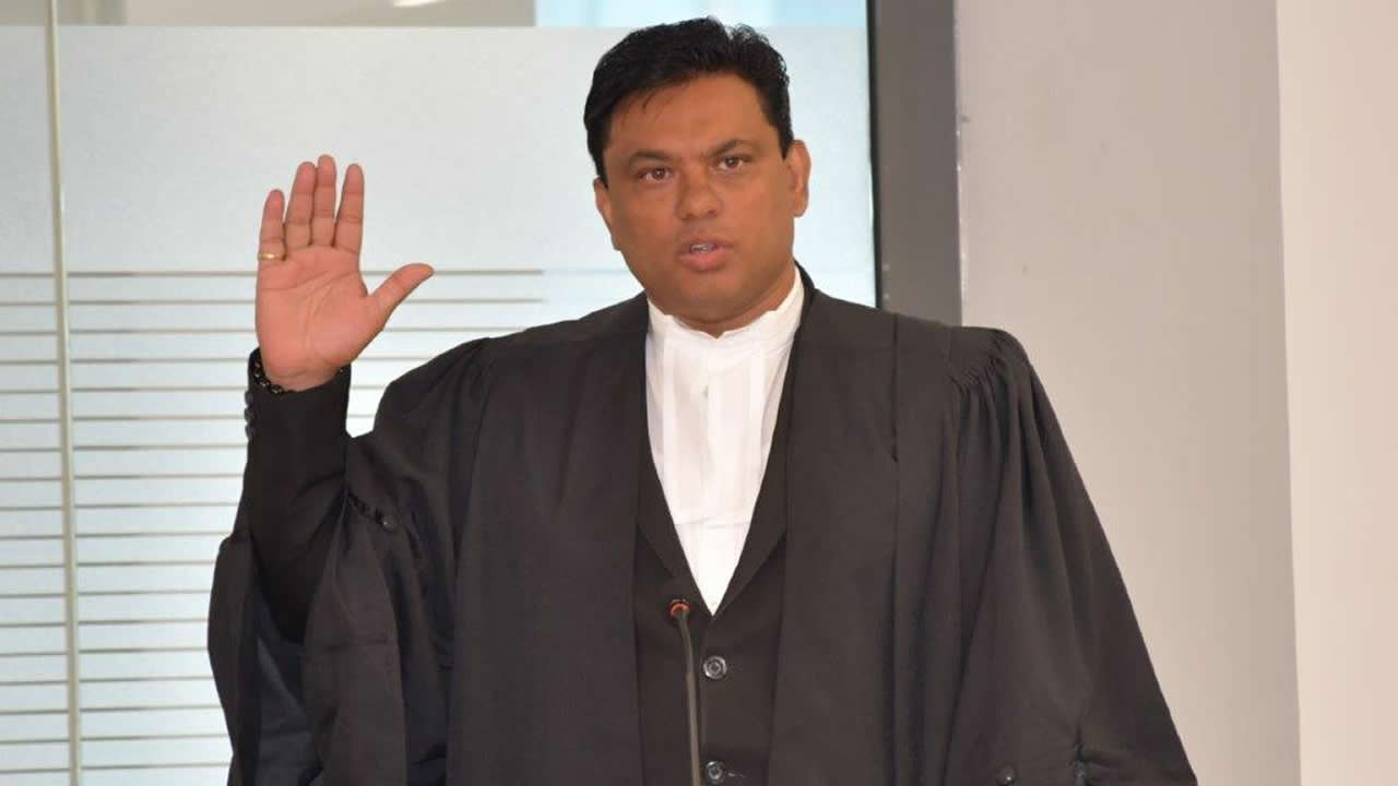 Rishideo Gooriah  le jour de sa prestation de serment,  le 26 janvier 2024, en Cour suprême.