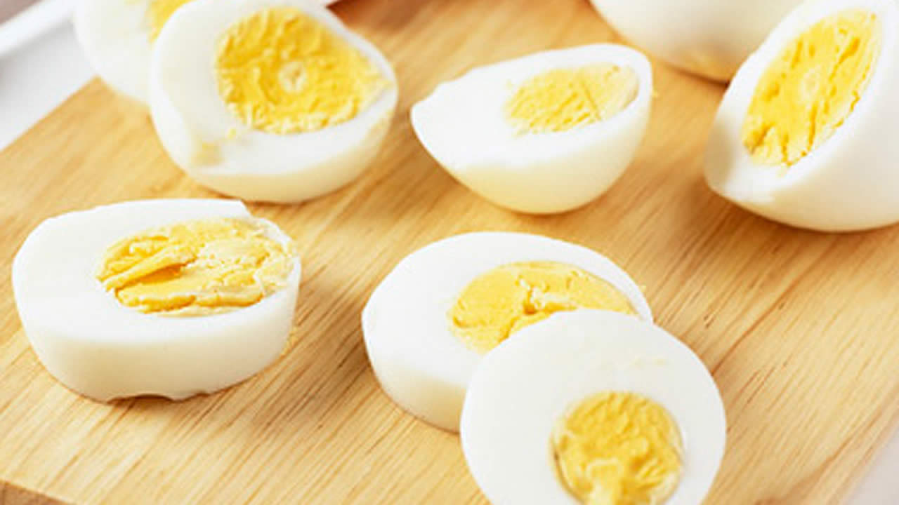 Les œufs vendus en barquettes, sous  diverses marques offrent une meilleure garantie de fraîcheur et de qualité.
