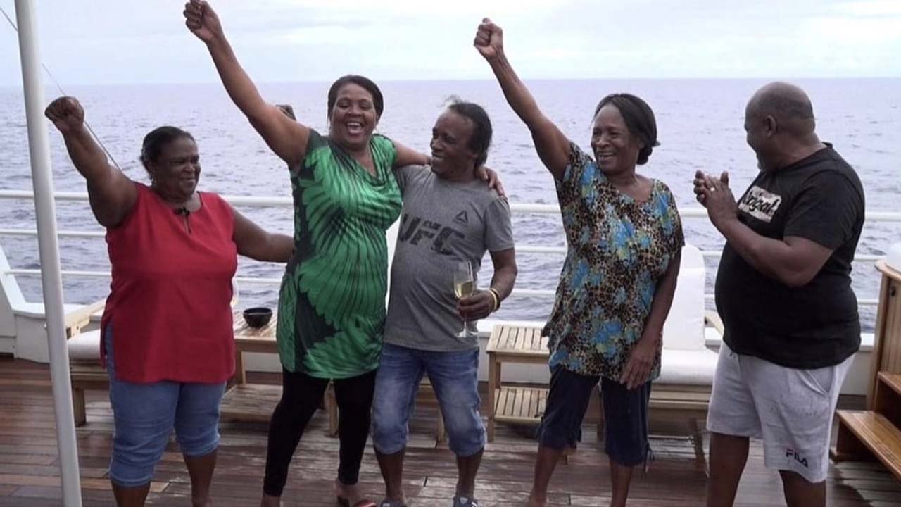 C'est la joie pour Olivier Bancoult, Lisbey Elyse, Marie Suzelle Baptiste, Rosemonde Bertin et Marcel Humbet