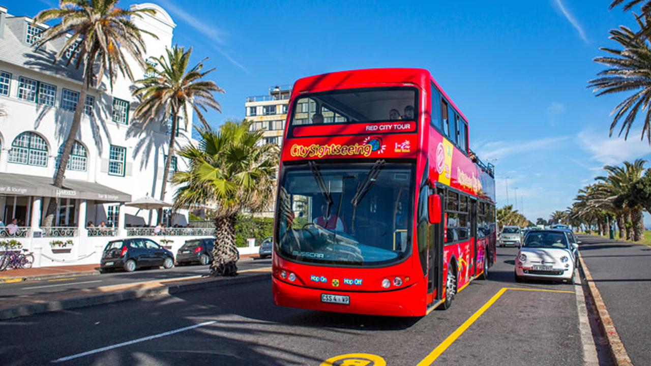 Le très connu bus rouge City Sightseeing Cape Town organise des tours mémorables.