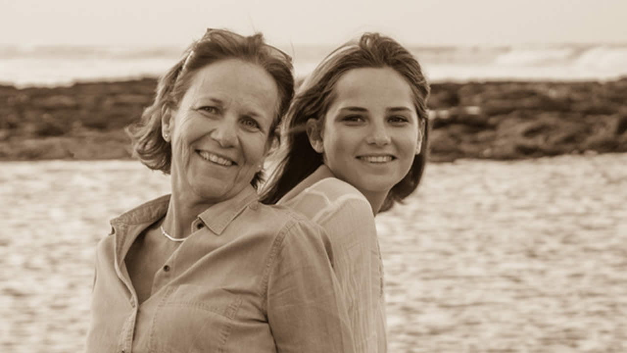 Léa Mousseron and her mother.