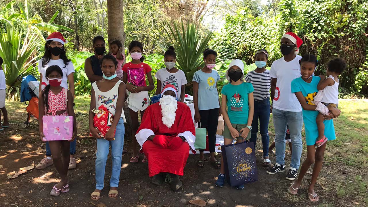 Le père Noël de la Fondation Medine Horizons a fait des heureux. 