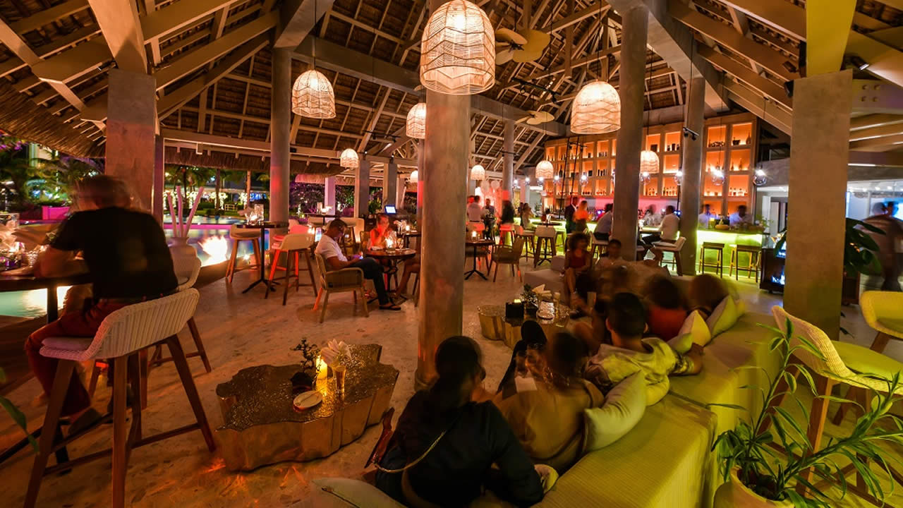 Buddha-Bar s’est installé au Sugar Beach et propose une expérience estivale et lifestyle unique.