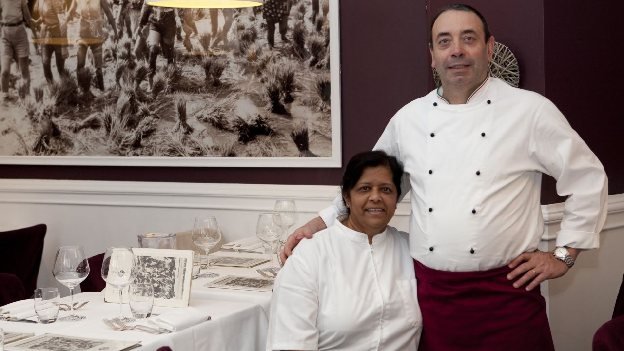 Indira et son mari Roberto Fontana gèrent depuis quarante ans, le restaurant Casa Fontana à Milan, en Italie.