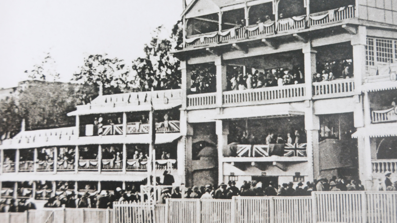 Les loges du Mauritius Turf Club au début du 20e siècle.