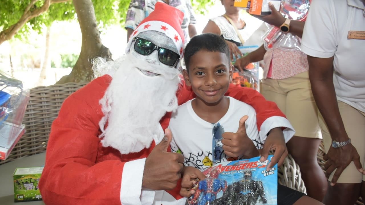 Le Père Noël a offert des cadeaux aux petits le vendredi 25 décembre. 