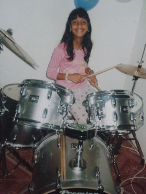 Neha Richardson joue de la batterie depuis l’âge de 7 ans.
