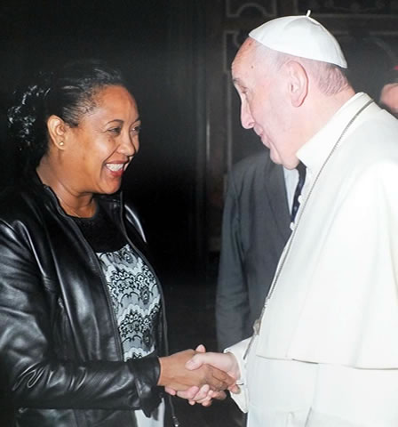 Patricia Adèle et le pape François.