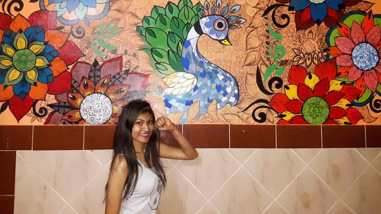 Divya Hamtohul transforme l’art mural en décoration intérieure.