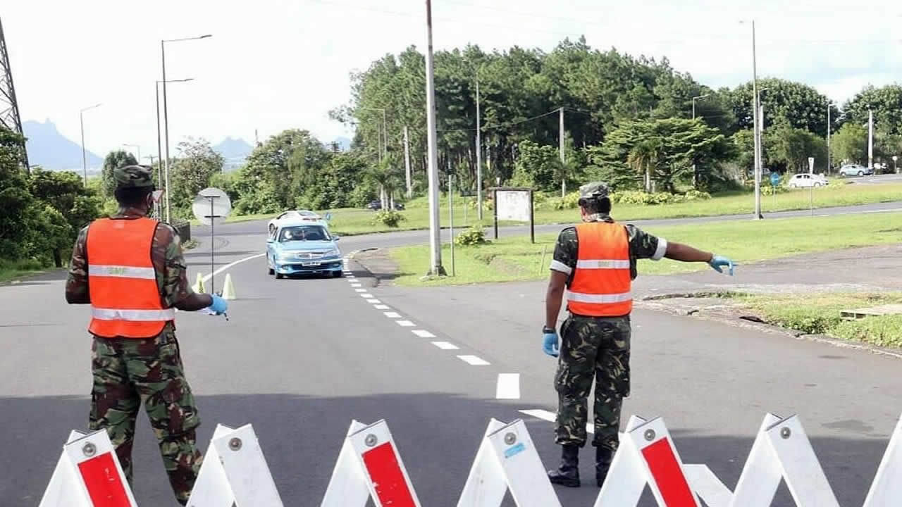 Lors du confinement, des barrages ont été installés pour contrôler l’accès à certaines localités.