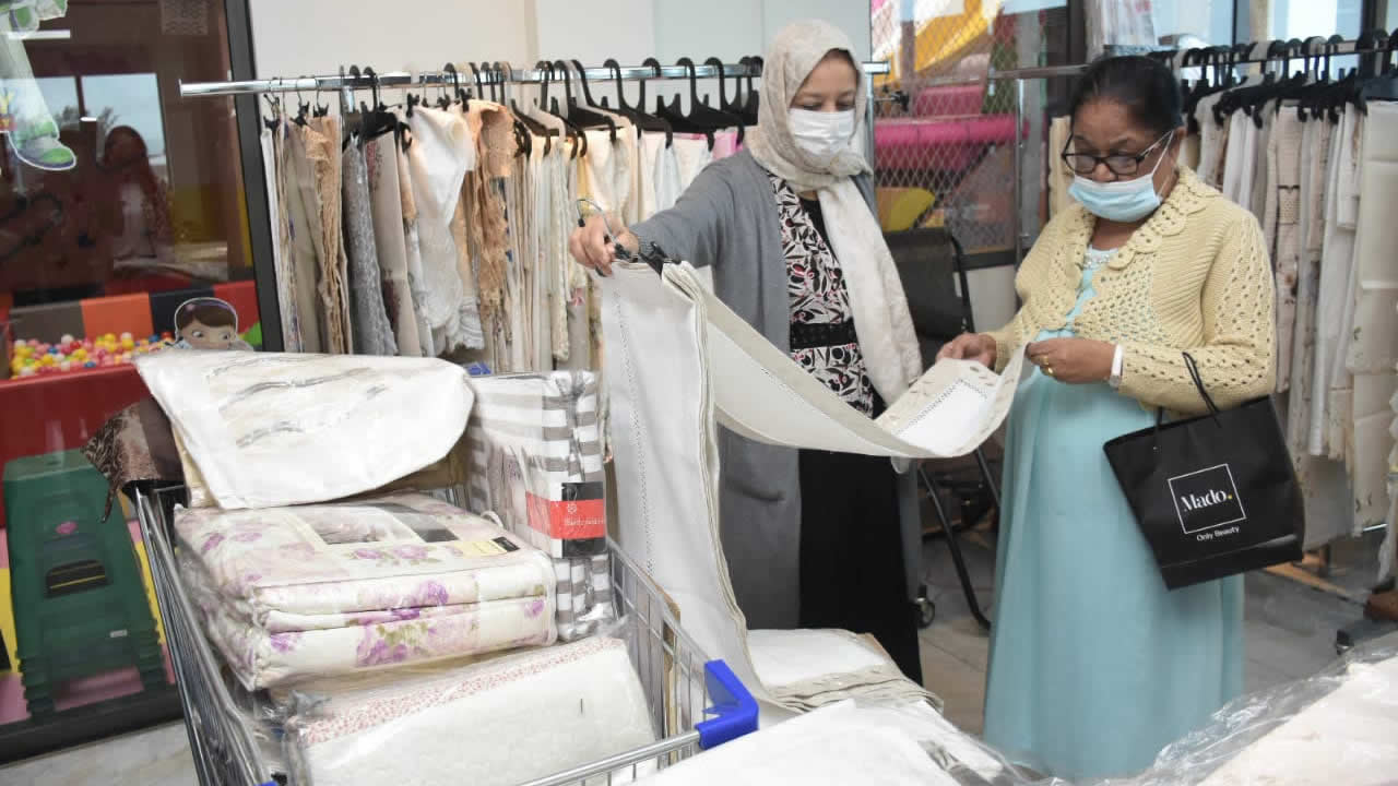 Les nappes et les tapis ornés de broderies vendus par Ahsa Design ont fait craquer plus d’un.