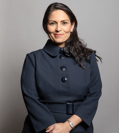 Dame Priti Patel, Secrétaire d’État des Affaires étrangères du cabinet fantôme conservateur, dénonce une « capitulation » face à Maurice.