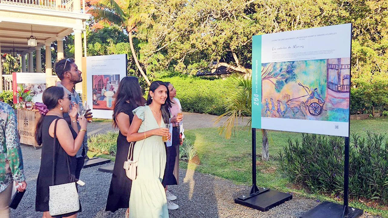 L’exposition est visible en permanence au Château et au Quartier des Serres, ouverte au public.