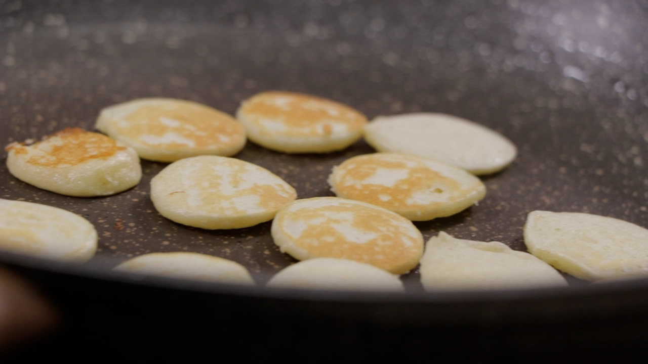 Les pancakes de la cheffe Nafizah sont faciles à faire.