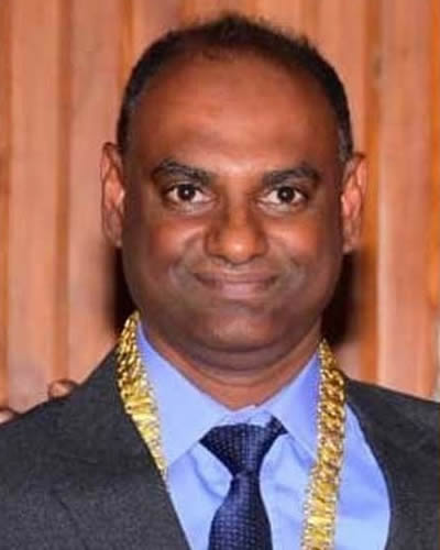 Le lord-maire Mahfooz Moussa Cadersaib.