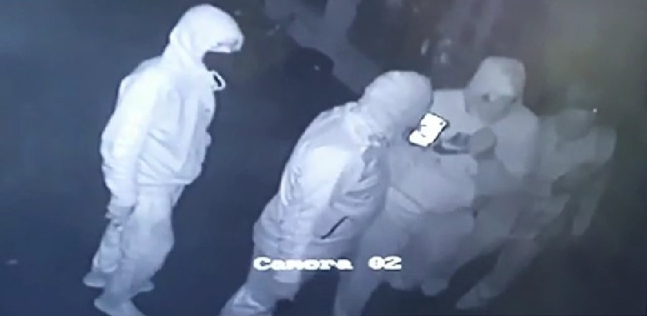 Le groupe de vandales est visible sur des images de vidéosurveillance.