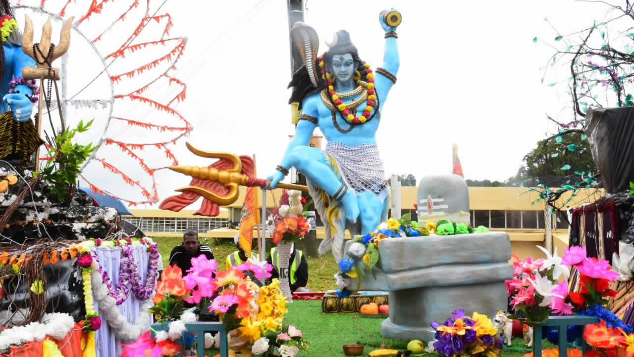 Cette fête fait honneur au dieu Shiva.