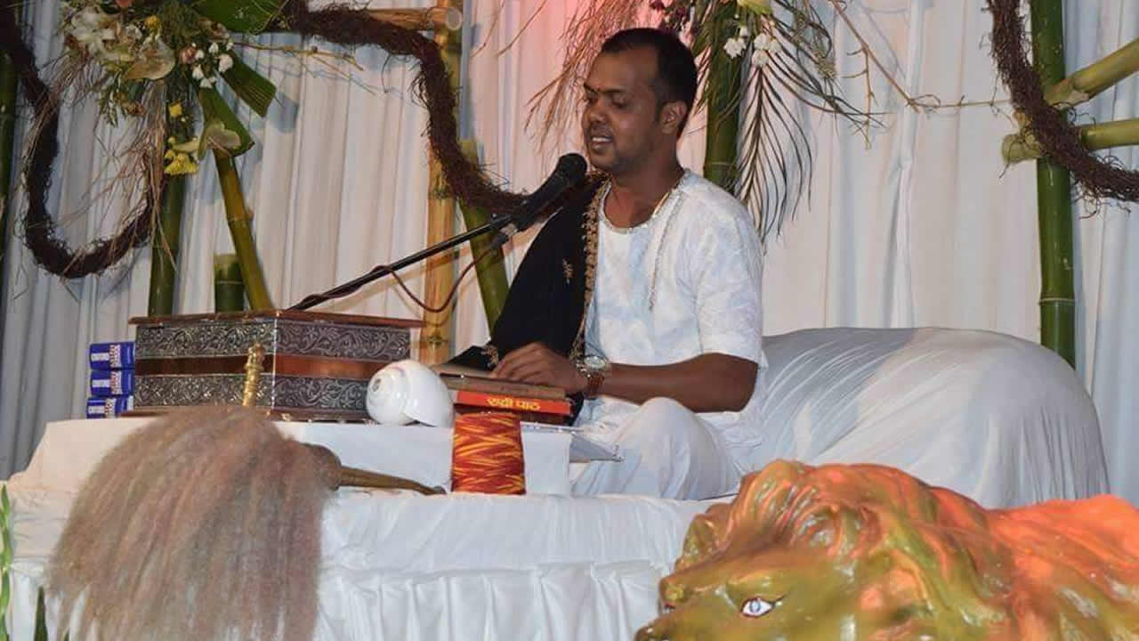 Pandit Arvesh Sharma Dabedeen  vous propose des prières en live