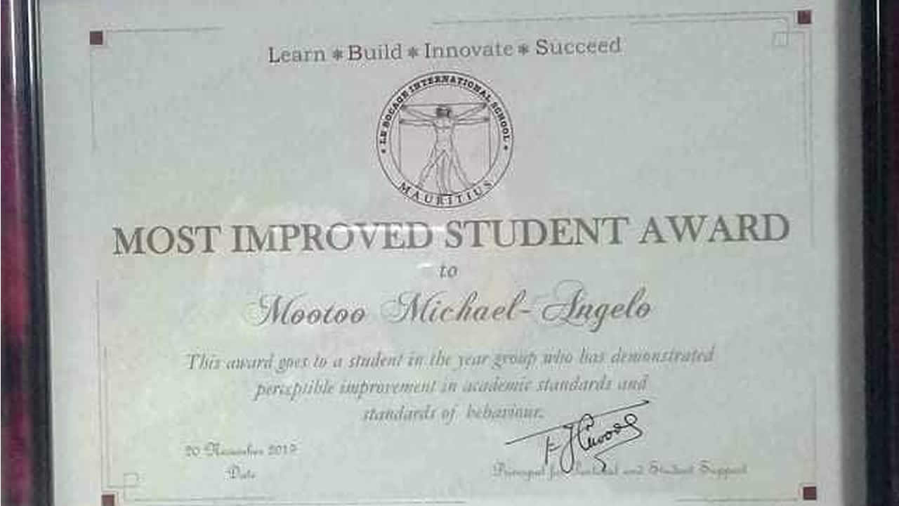 Il a reçu le prix du « Most Improved student award » l'année dernière.