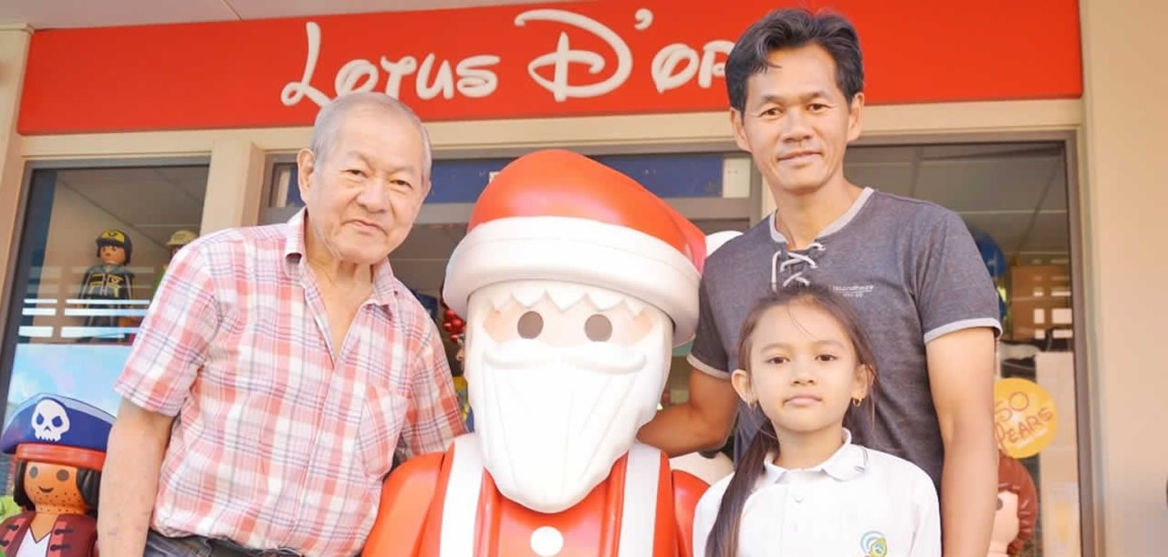 Michel Chung Fat gère le magasin  Lotus d’Or avec son fils Perry.