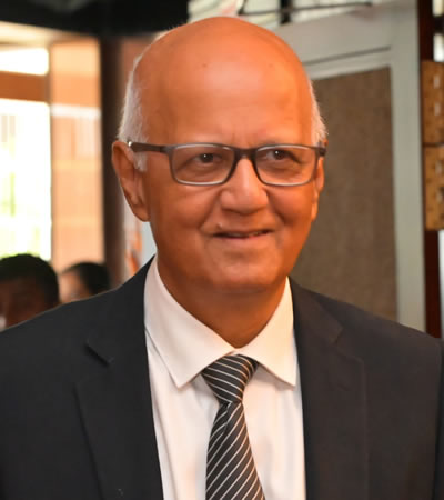 Le Dr Oomandra Nath Varma, conseiller au ministère de l’Éducation.