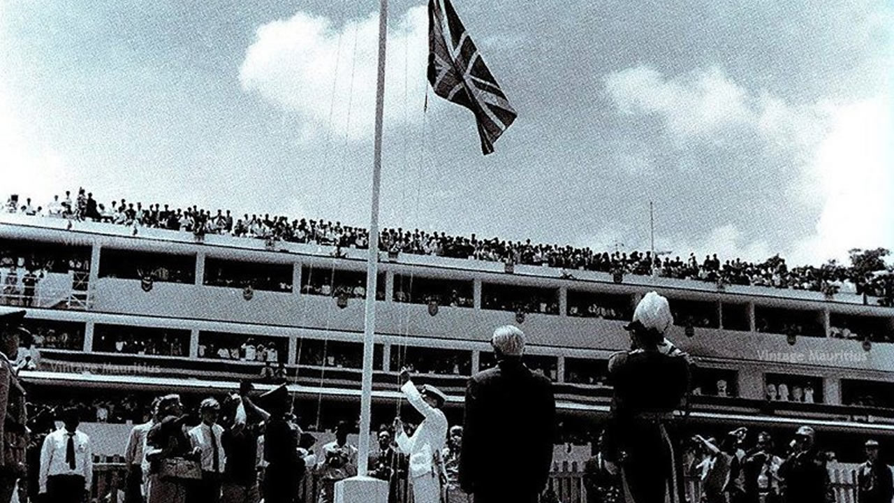 Le site où le drapeau mauricien a été hissé le 12 mars 1968, au Champ de Mars, à Port-Louis, est décrété patrimoine national (Photo : Vintage Mauritius Facebook)