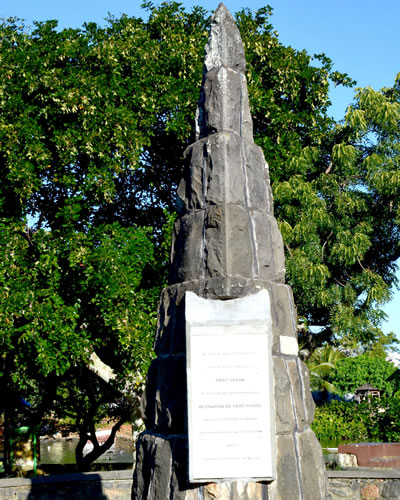 Le mémorial érigé en 1944 rappelle le naufrage  du Saint-Géran. 