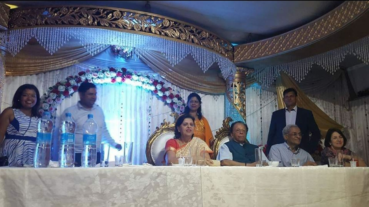 Shakuntala Bhogun (au centre) lors d’une cérémonie où SAJ et Lady Sarojini Jugnauth étaient invités