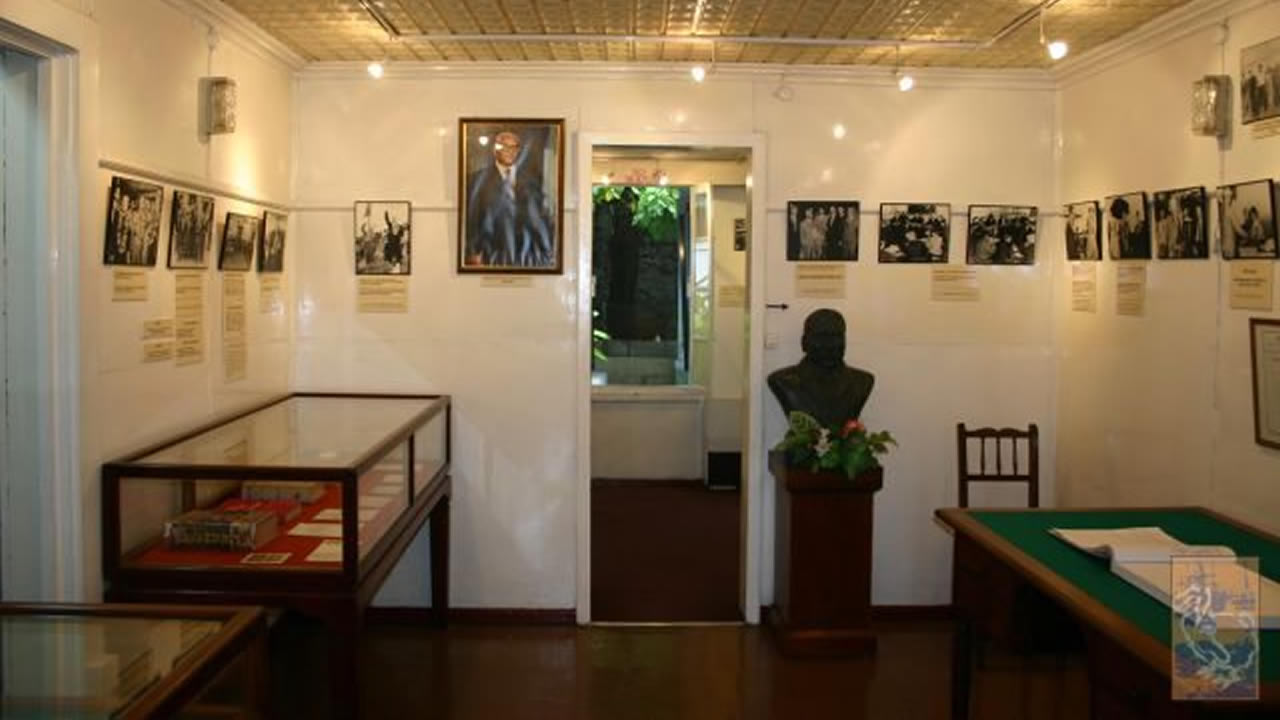 Le Sir Seewoosagur Ramgoolam Memorial Center for Culture.