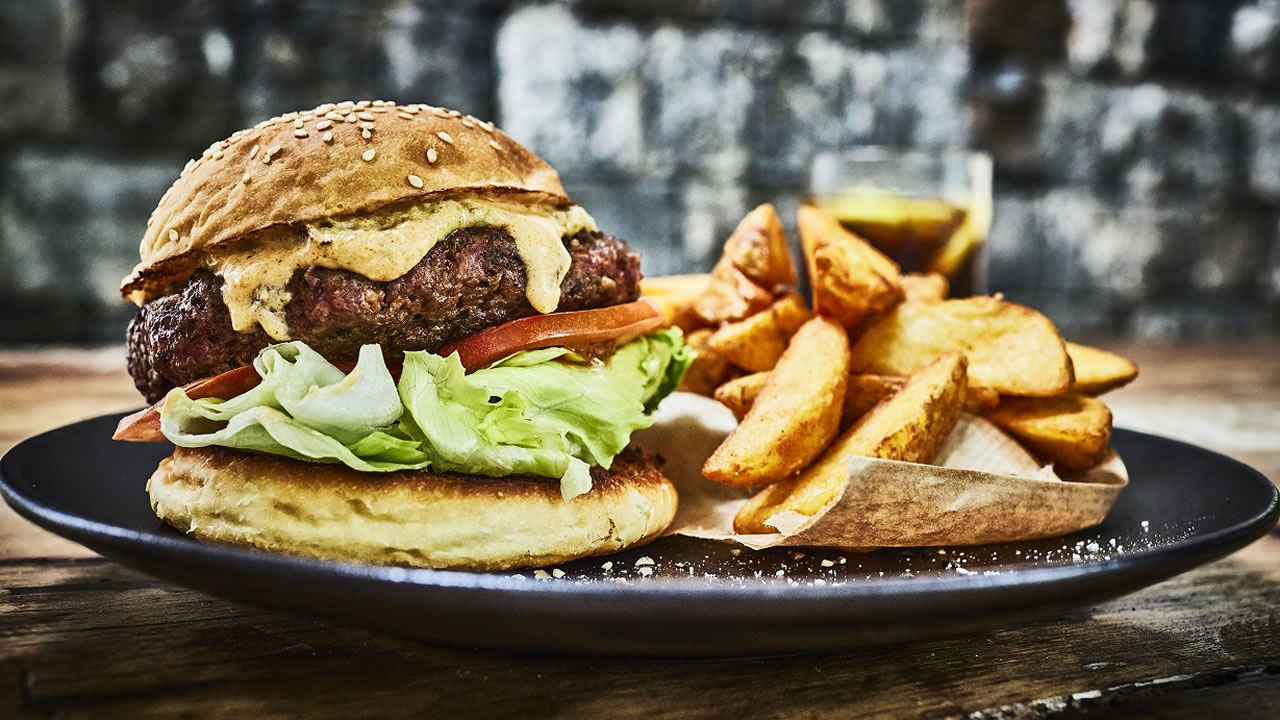 Découvrez une sélection de burgers sur le stand de Wapalapam.