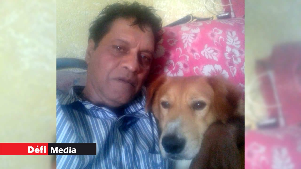 Ashok Boodhooa et son chien Ajinomoto