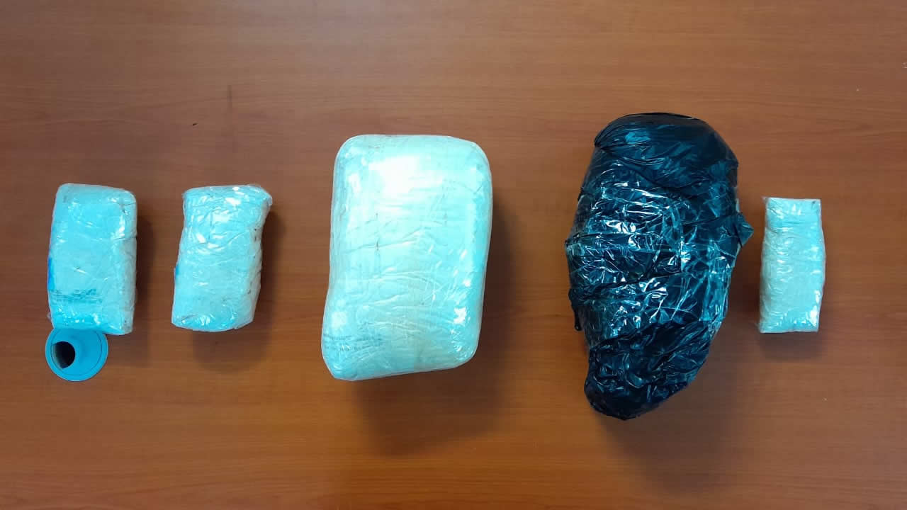 Les colis de cocaïne retrouvés par la police. La drogue est estimée à Rs 117 millions.