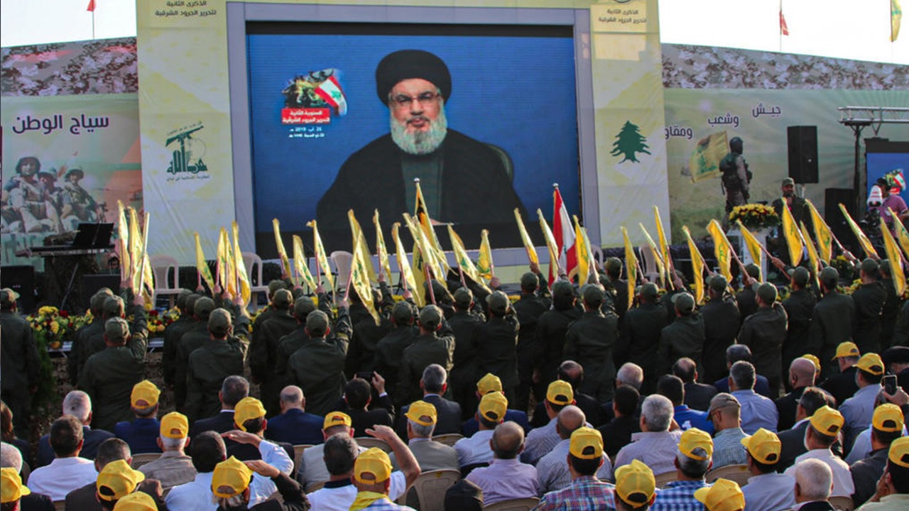 Des sympathisants du Hezbollah écoutant le discours du chef du parti Hasan Nasrallah, dans la Bekaa au Liban, le 25 août 2019