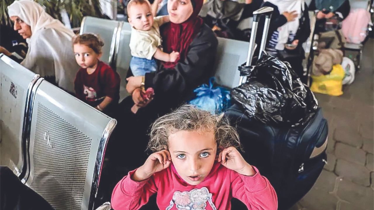 Une famille de la bande de Gaza essaie de s'enfuir en Egypte. 