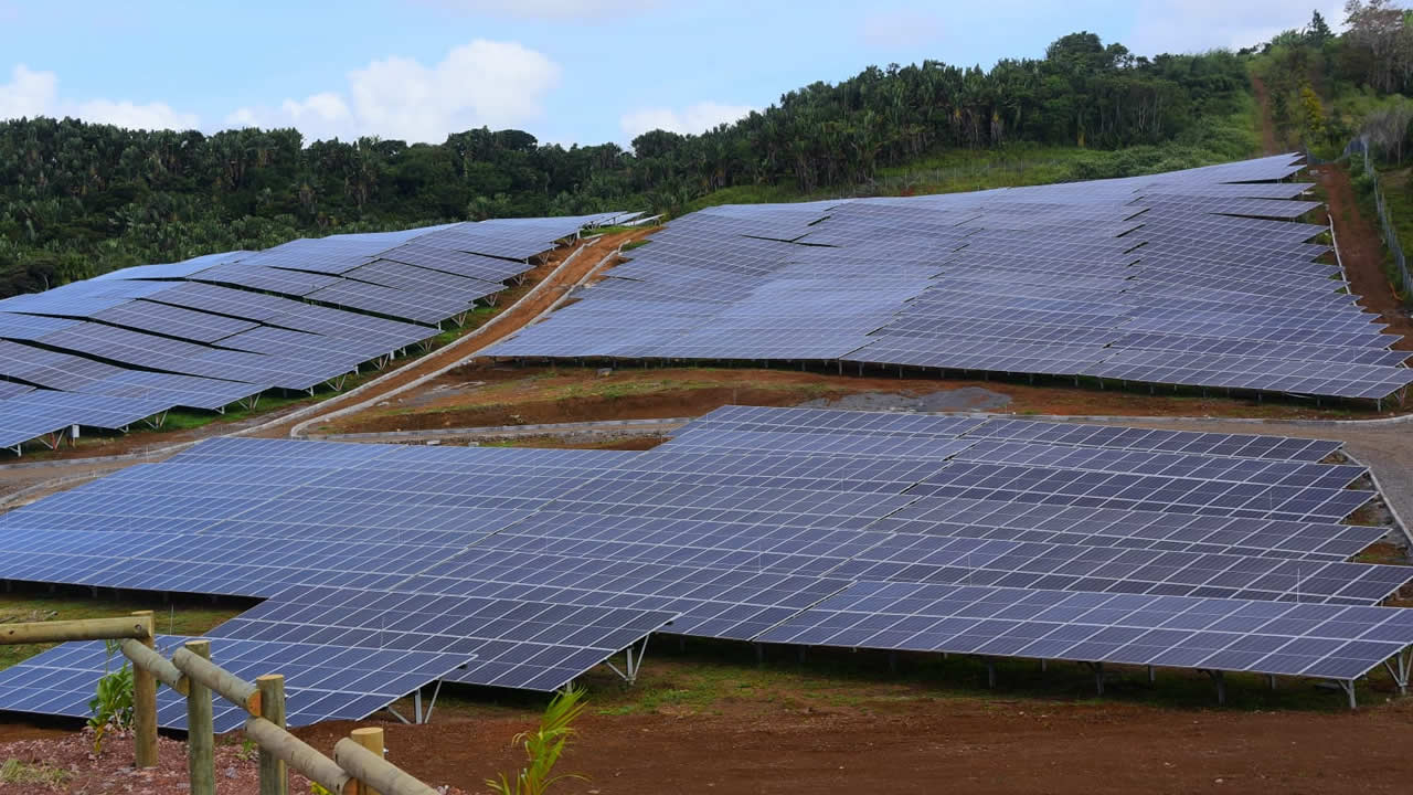 Le projet de ferme photovoltaïque à Henrietta va aider Maurice à atteindre son objectif de 60 % d’ énergies renouvelables dans le mixte énergétique d’ ici 2030.