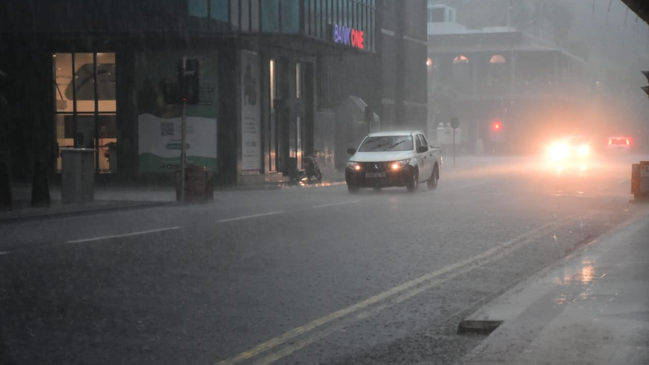 Pluies torrentielles : des accumulations d’eau à Port-Louis