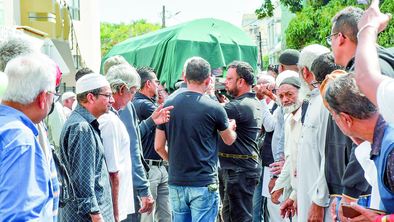 Reza Issack a été inhumé au cimetière de Riche-Terre.