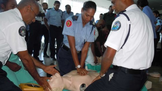 Journée mondiale du cœur : des policiers formés au massage cardiaque