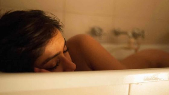 Ileana D’Cruz pose nue dans une baignoire